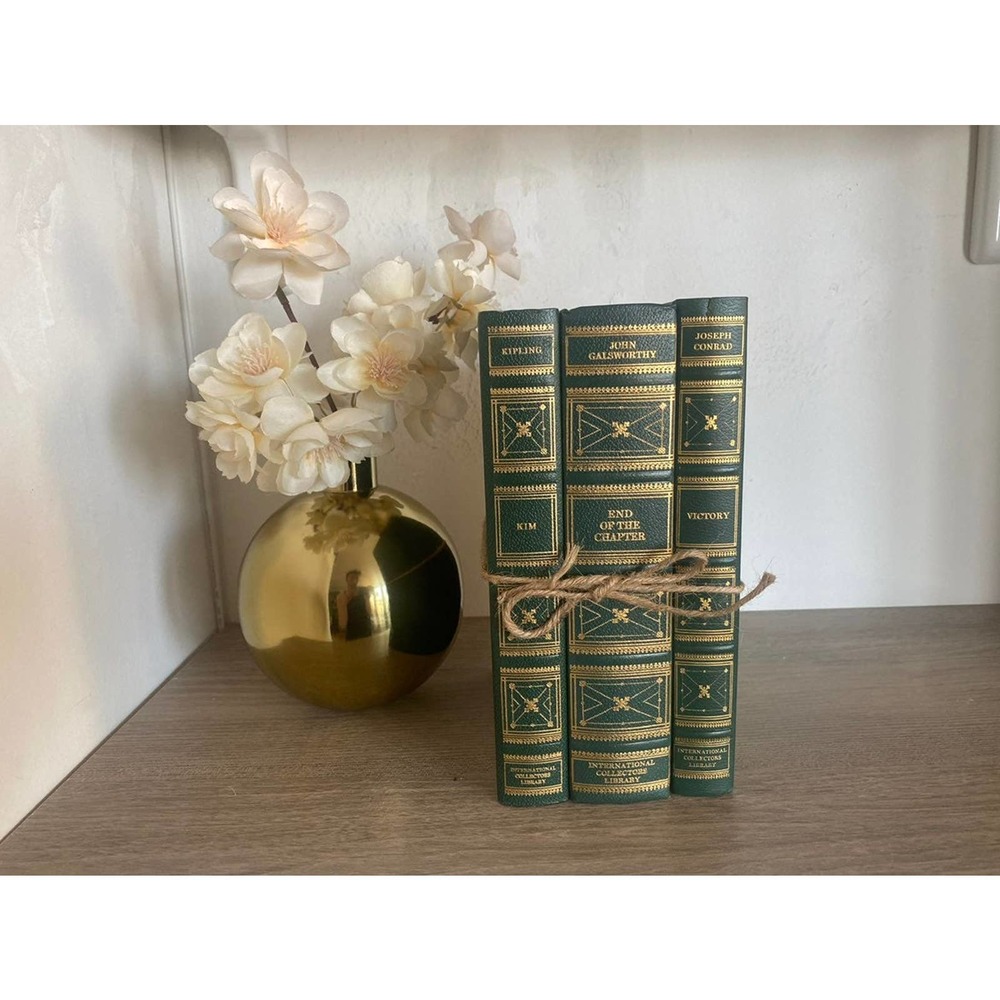 Set of Vintage Leatherbound w/Gold Foil International Collectible Books